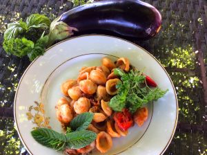 Orecchiette con pachino e crema di melanzane