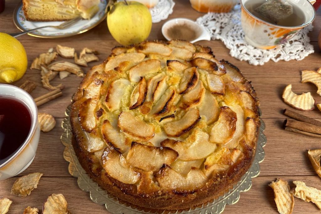La torta di mele casalinga è uno dei dolci più amati e tradizionali della cucina. In questo articolo, esploreremo una ricetta facilissima.