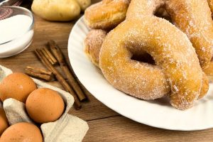 Le zeppole con le patate sono uno dei miei dolci preferiti! Che si chiamino zeppole o graffe, sulla tavola natalizia non devono mancare.