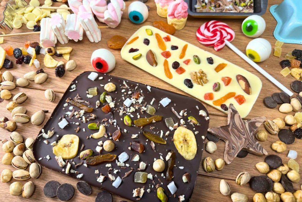 La tavoletta di cioccolato fatta in casa è un'esperienza culinaria appagante che permette di personalizzare il gusto del cioccolato.